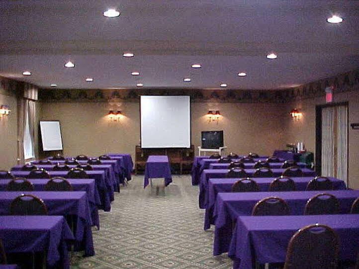 Holiday Inn Express Hotel & Suites Bloomington-Normal University Area By Ihg Exterior foto